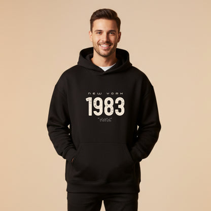 Man wearing New York 1983 Oversized Hoodie – Urban Streetwear Look