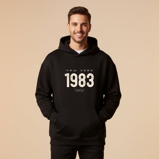 Man wearing New York 1983 Oversized Hoodie – Urban Streetwear Look